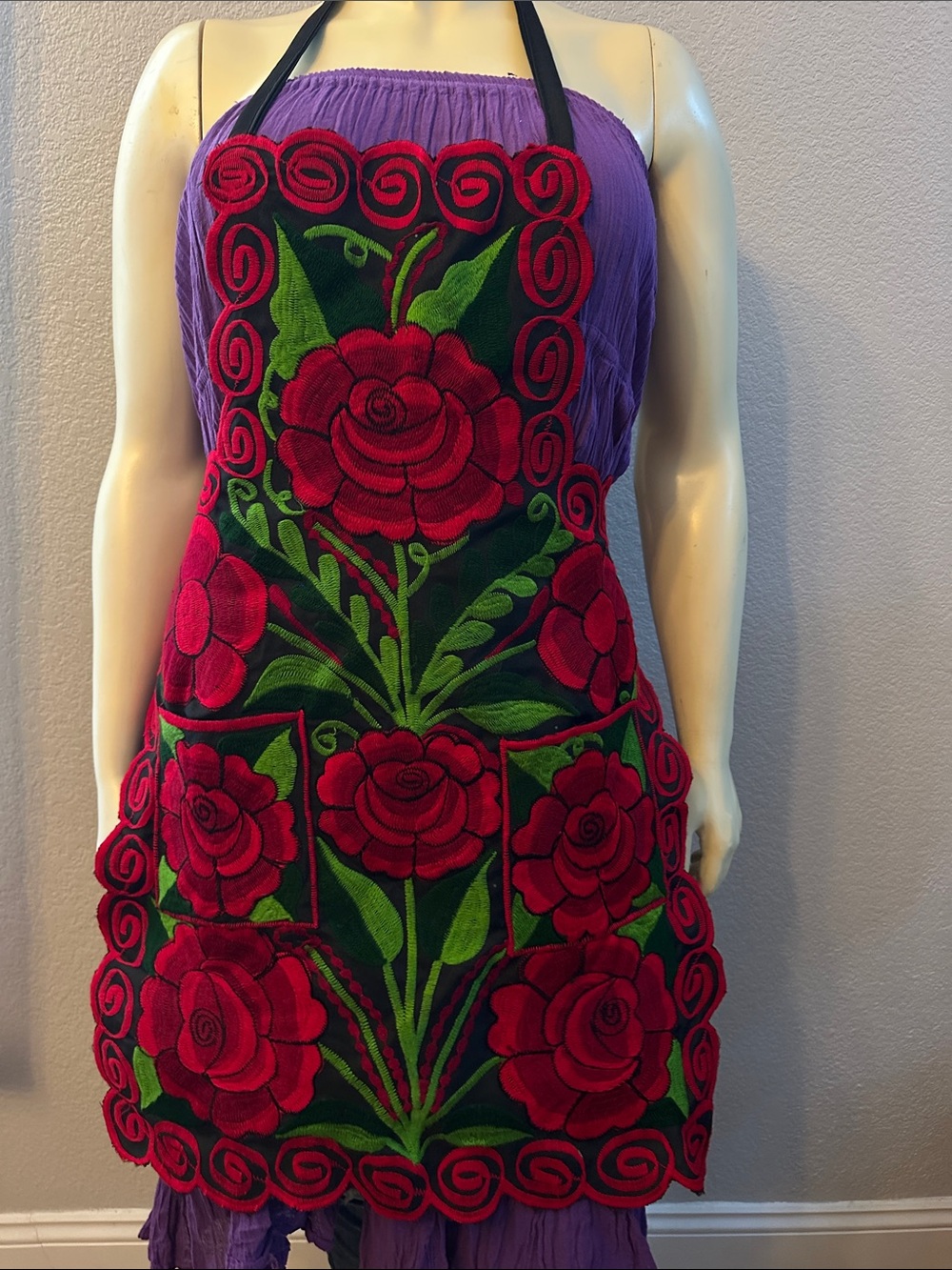 APRON Vibrant Red Rose Embroidered Mexican Flowers ONE SIZE Apron